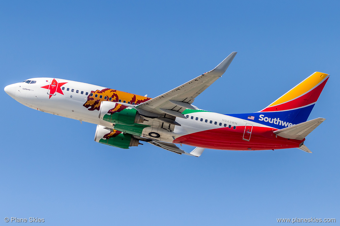 Southwest Airlines Boeing 737-700 N943WN at Los Angeles International Airport (KLAX/LAX)