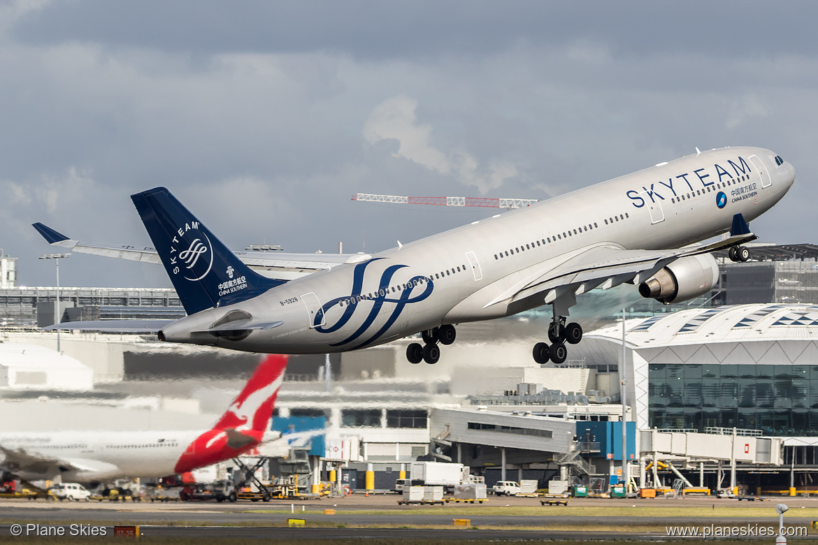 China Southern Airlines Airbus A330-300 B-5928 at Sydney Kingsford Smith International Airport (YSSY/SYD)