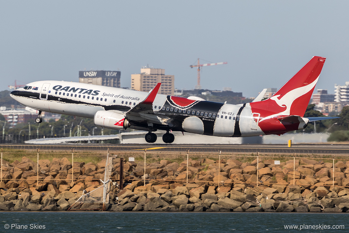 Qantas Boeing 737-800 VH-XZJ at Sydney Kingsford Smith International Airport (YSSY/SYD) Qantas Boeing 737-800 VH-XZJ at Sydney Kingsford Smith International Airport (YSSY/SYD)