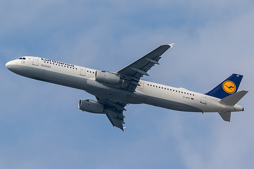 Lufthansa Airbus A321-200 D-AIST at Frankfurt am Main International Airport (EDDF/FRA)