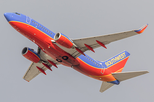 Southwest Airlines Boeing 737-700 N213WN at McCarran International Airport (KLAS/LAS)