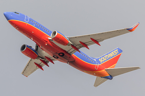 Southwest Airlines Boeing 737-700 N213WN at McCarran International Airport (KLAS/LAS) Southwest Airlines Boeing 737-700 N213WN at McCarran International Airport (KLAS/LAS)