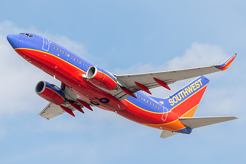 Southwest Airlines Boeing 737-700 N216WR at McCarran International Airport (KLAS/LAS)