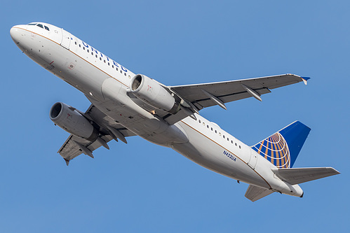 United Airlines Airbus A320-200 N452UA at McCarran International Airport (KLAS/LAS)