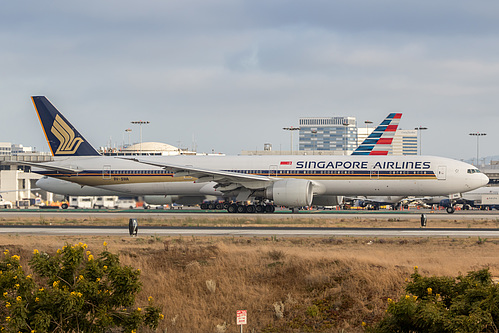 Singapore Airlines Boeing 777-300ER 9V-SWA at Los Angeles International Airport (KLAX/LAX)