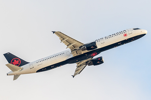 Air Canada Airbus A321-200 C-GIUE at Los Angeles International Airport (KLAX/LAX)