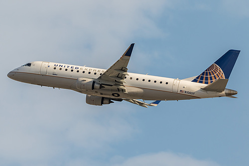 SkyWest Airlines Embraer ERJ-175 N106SY at Los Angeles International Airport (KLAX/LAX)