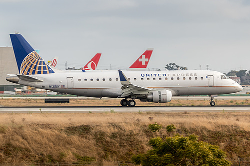 SkyWest Airlines Embraer ERJ-175 N125SY at Los Angeles International Airport (KLAX/LAX)