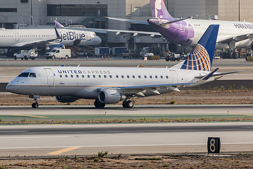 SkyWest Airlines Embraer ERJ-175 N162SY at Los Angeles International Airport (KLAX/LAX)