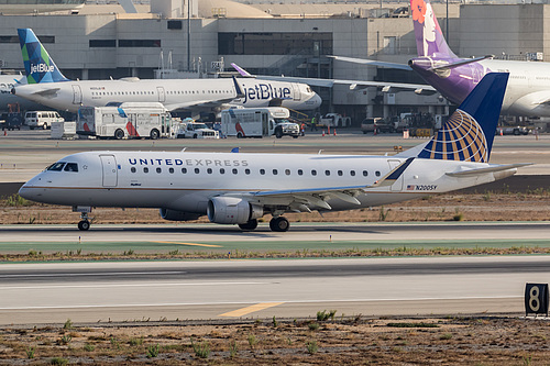 SkyWest Airlines Embraer ERJ-175 N200SY at Los Angeles International Airport (KLAX/LAX)