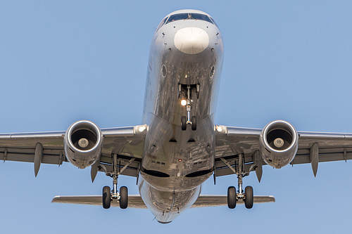 Compass Airlines Embraer ERJ-175 N202NN at Los Angeles International Airport (KLAX/LAX)