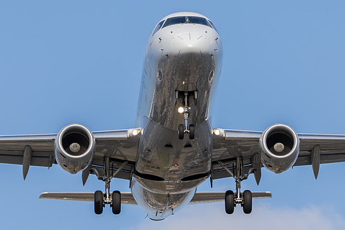 Compass Airlines Embraer ERJ-175 N212NN at Los Angeles International Airport (KLAX/LAX)