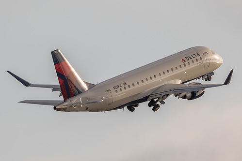 SkyWest Airlines Embraer ERJ-175 N259SY at Los Angeles International Airport (KLAX/LAX)