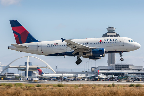 Delta Air Lines Airbus A319-100 N320NB at Los Angeles International Airport (KLAX/LAX)