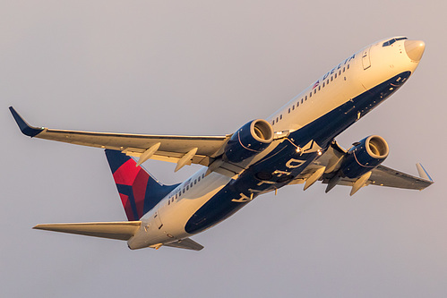 Delta Air Lines Boeing 737-800 N377DA at Los Angeles International Airport (KLAX/LAX)