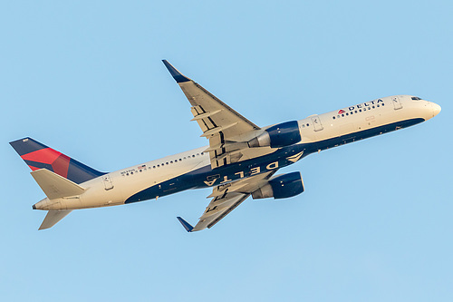 Delta Air Lines Boeing 757-200 N537US at Los Angeles International Airport (KLAX/LAX) Delta Air Lines Boeing 757-200 N537US at Los Angeles International Airport (KLAX/LAX)
