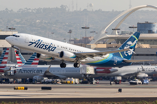 Alaska Airlines Boeing 737-800 N589AS at Los Angeles International Airport (KLAX/LAX)