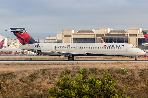 Delta Air Lines Boeing 717-200 N607AT at Los Angeles International Airport (KLAX/LAX) Delta Air Lines Boeing 717-200 N607AT at Los Angeles International Airport (KLAX/LAX)