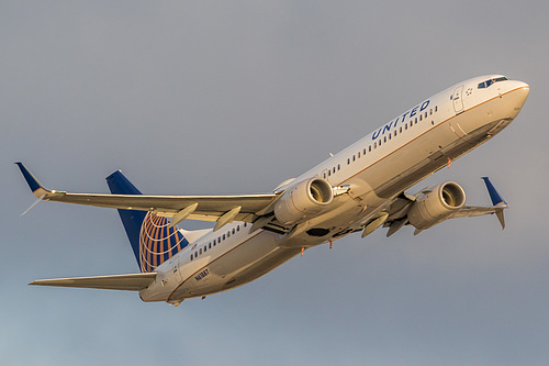 United Airlines Boeing 737-900ER N61887 at Los Angeles International Airport (KLAX/LAX)