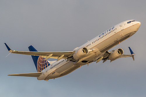 United Airlines Boeing 737-900ER N61887 at Los Angeles International Airport (KLAX/LAX) United Airlines Boeing 737-900ER N61887 at Los Angeles International Airport (KLAX/LAX)