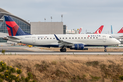 Compass Airlines Embraer ERJ-175 N619CZ at Los Angeles International Airport (KLAX/LAX) Compass Airlines Embraer ERJ-175 N619CZ at Los Angeles International Airport (KLAX/LAX)