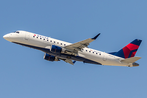 Compass Airlines Embraer ERJ-175 N627CZ at Los Angeles International Airport (KLAX/LAX)