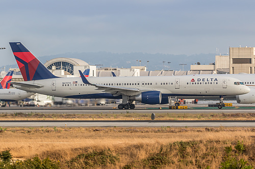 Delta Air Lines Boeing 757-200 N6707A at Los Angeles International Airport (KLAX/LAX) Delta Air Lines Boeing 757-200 N6707A at Los Angeles International Airport (KLAX/LAX)