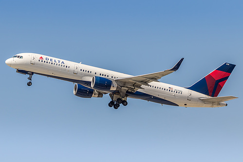 Delta Air Lines Boeing 757-200 N6708D at Los Angeles International Airport (KLAX/LAX)