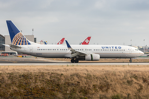 United Airlines Boeing 737-900ER N69835 at Los Angeles International Airport (KLAX/LAX) United Airlines Boeing 737-900ER N69835 at Los Angeles International Airport (KLAX/LAX)