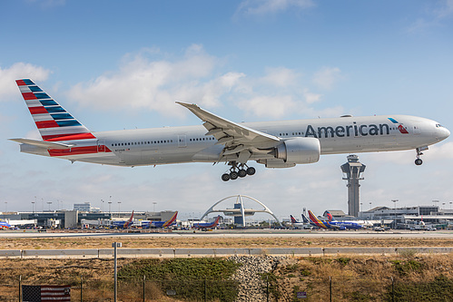 American Airlines Boeing 777-300ER N724AN at Los Angeles International Airport (KLAX/LAX) American Airlines Boeing 777-300ER N724AN at Los Angeles International Airport (KLAX/LAX)