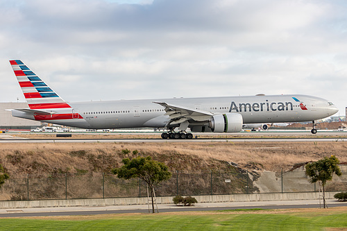 American Airlines Boeing 777-300ER N727AN at Los Angeles International Airport (KLAX/LAX) American Airlines Boeing 777-300ER N727AN at Los Angeles International Airport (KLAX/LAX)