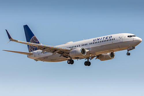 United Airlines Boeing 737-800 N77525 at Los Angeles International Airport (KLAX/LAX)