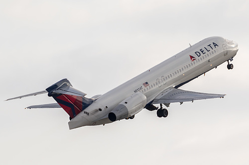 Delta Air Lines Boeing 717-200 N892AT at Los Angeles International Airport (KLAX/LAX)