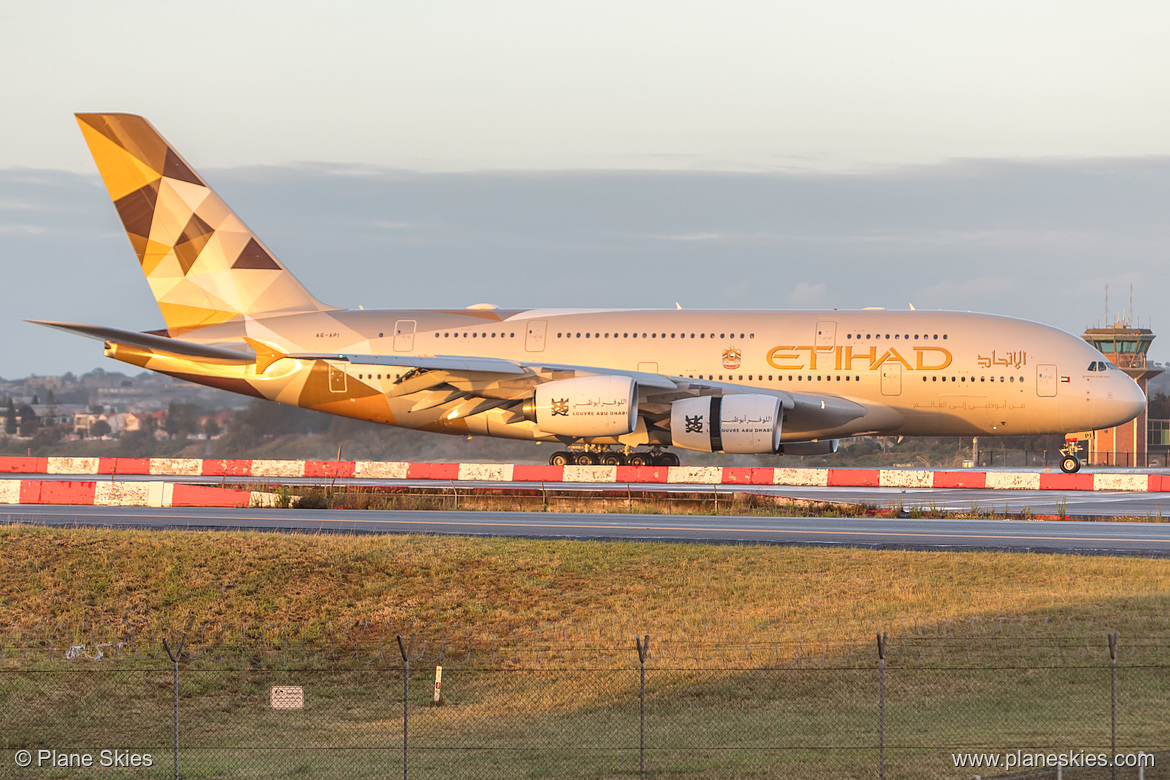 Etihad Airways Airbus A380-800 A6-API at Sydney Kingsford Smith International Airport (YSSY/SYD) Etihad Airways Airbus A380-800 A6-API at Sydney Kingsford Smith International Airport (YSSY/SYD)