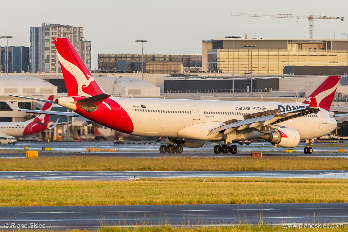 Qantas Airbus A330-300 VH-QPG at Sydney Kingsford Smith International Airport (YSSY/SYD) Qantas Airbus A330-300 VH-QPG at Sydney Kingsford Smith International Airport (YSSY/SYD)