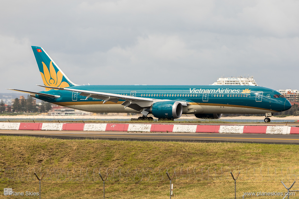 Vietnam Airlines Boeing 787-9 VN-A871 at Sydney Kingsford Smith International Airport (YSSY/SYD) Vietnam Airlines Boeing 787-9 VN-A871 at Sydney Kingsford Smith International Airport (YSSY/SYD)