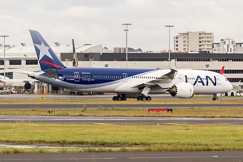 LATAM Chile Boeing 787-9 CC-BGH at Sydney Kingsford Smith International Airport (YSSY/SYD) LATAM Chile Boeing 787-9 CC-BGH at Sydney Kingsford Smith International Airport (YSSY/SYD)