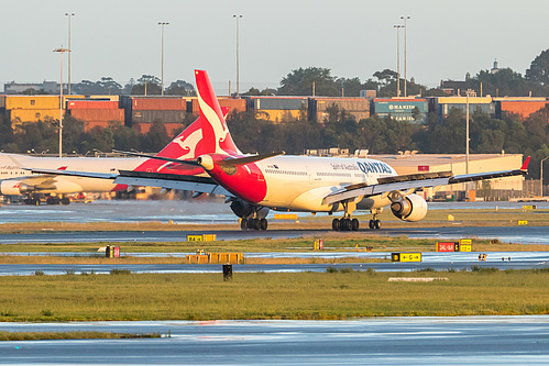 Qantas Airbus A330-200 VH-EBG at Sydney Kingsford Smith International Airport (YSSY/SYD)