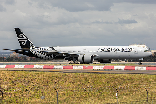 Air New Zealand Boeing 777-300ER ZK-OKO at Sydney Kingsford Smith International Airport (YSSY/SYD) Air New Zealand Boeing 777-300ER ZK-OKO at Sydney Kingsford Smith International Airport (YSSY/SYD)