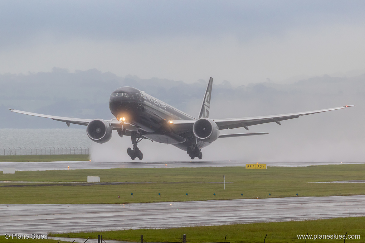 Air New Zealand Boeing 777-300ER ZK-OKQ at Auckland International Airport (NZAA/AKL) Air New Zealand Boeing 777-300ER ZK-OKQ at Auckland International Airport (NZAA/AKL)