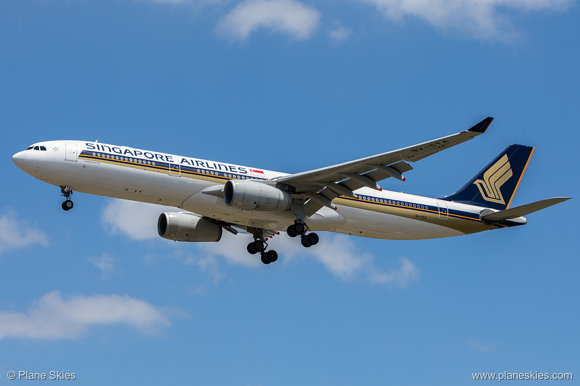Singapore Airlines Airbus A330-300 9V-STA at Melbourne International Airport (YMML/MEL) Singapore Airlines Airbus A330-300 9V-STA at Melbourne International Airport (YMML/MEL)