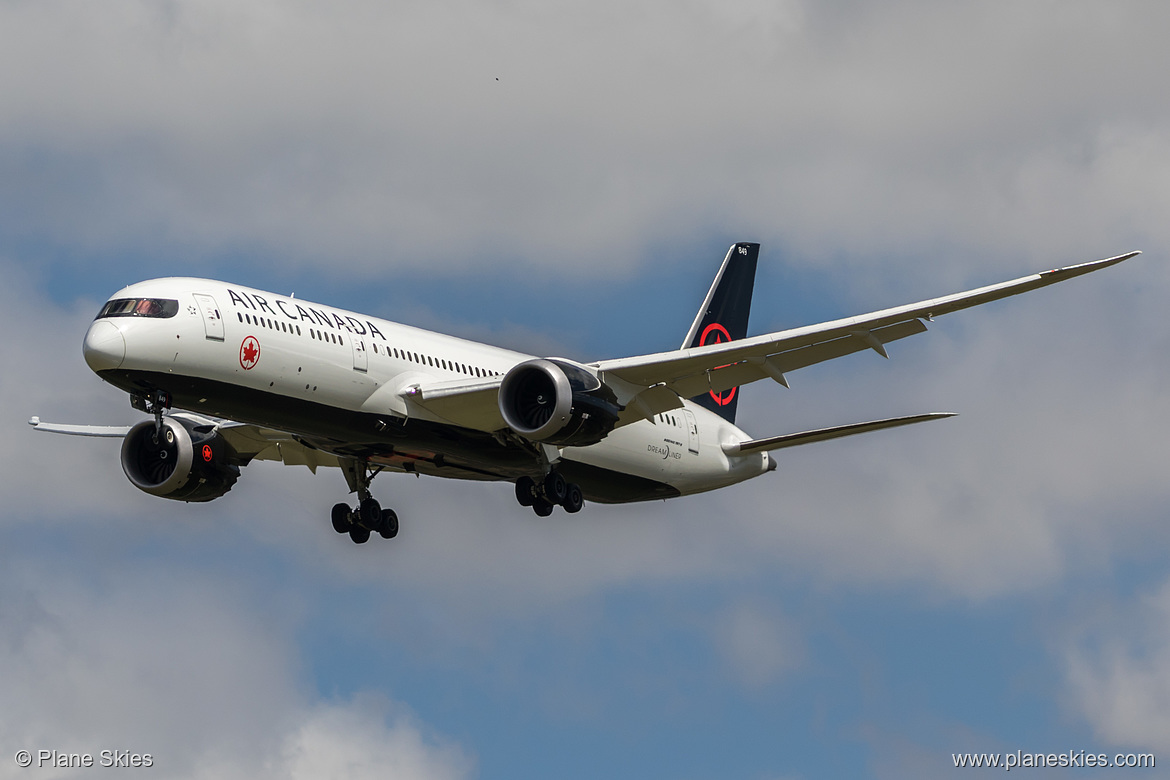 Air Canada Boeing 787-9 C-FRTG at Melbourne International Airport (YMML/MEL)