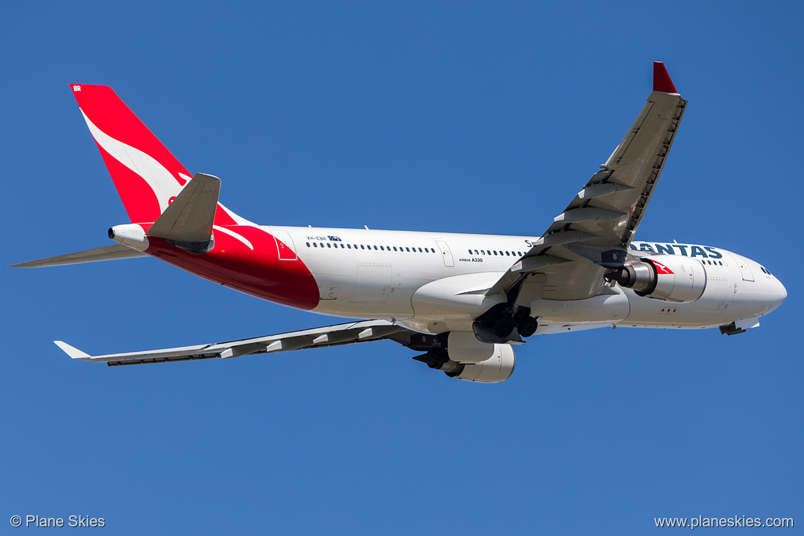Qantas Airbus A330-200 VH-EBR at Melbourne International Airport (YMML/MEL) Qantas Airbus A330-200 VH-EBR at Melbourne International Airport (YMML/MEL)