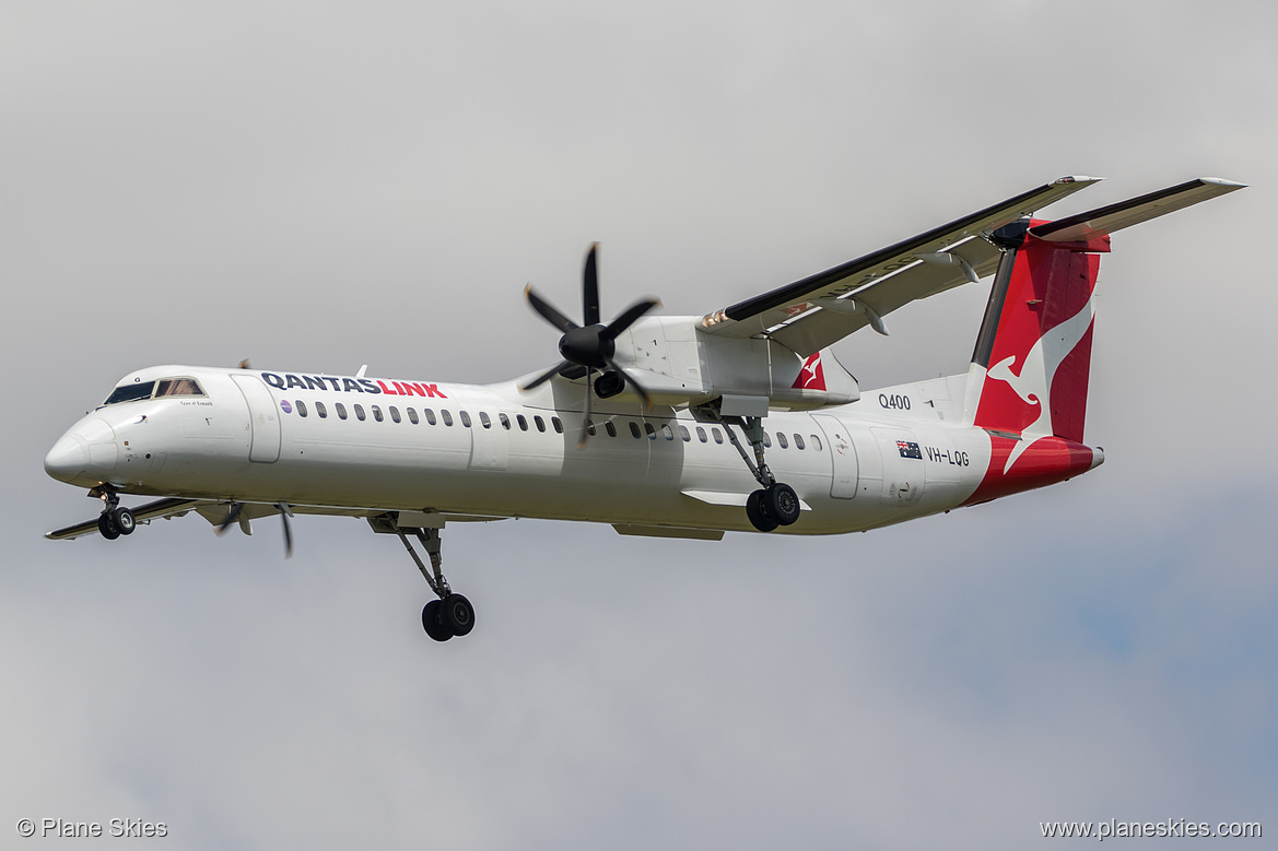 QantasLink DHC Dash-8-400 VH-LQG at Melbourne International Airport (YMML/MEL)