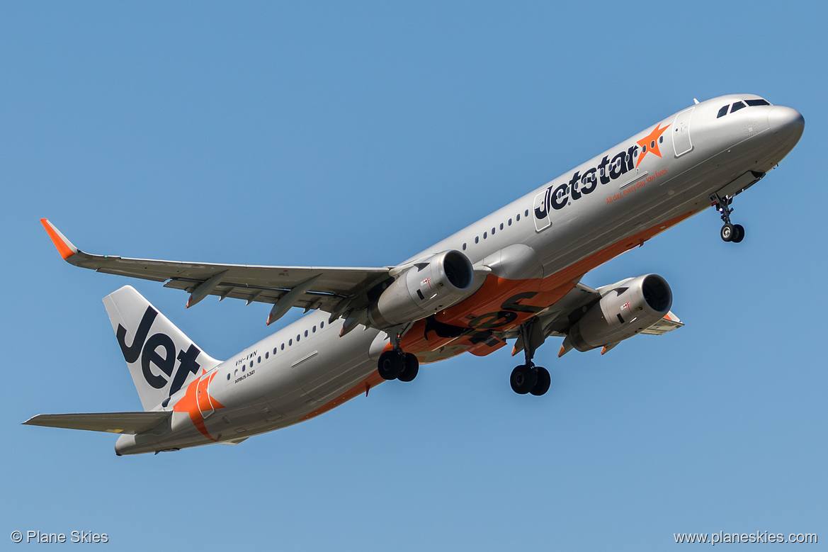 Jetstar Airways Airbus A321-200 VH-VWN at Melbourne International Airport (YMML/MEL) Jetstar Airways Airbus A321-200 VH-VWN at Melbourne International Airport (YMML/MEL)