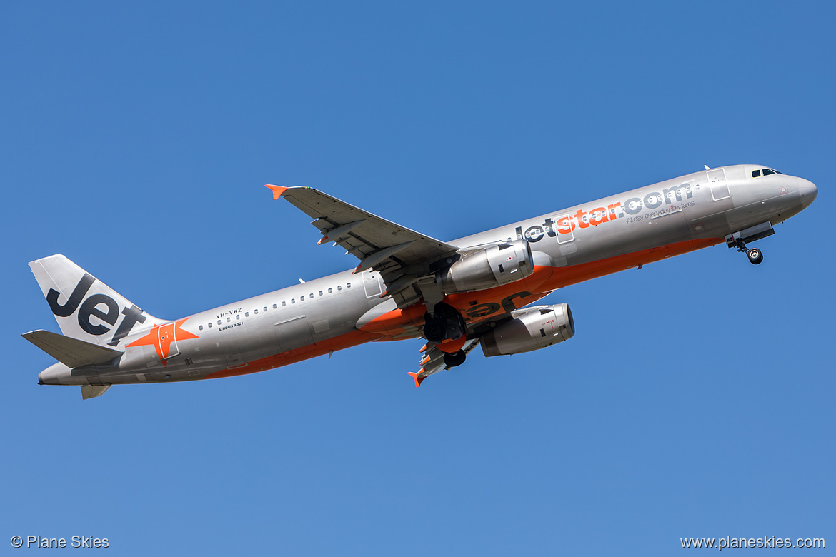 Jetstar Airways Airbus A321-200 VH-VWZ at Melbourne International Airport (YMML/MEL) Jetstar Airways Airbus A321-200 VH-VWZ at Melbourne International Airport (YMML/MEL)
