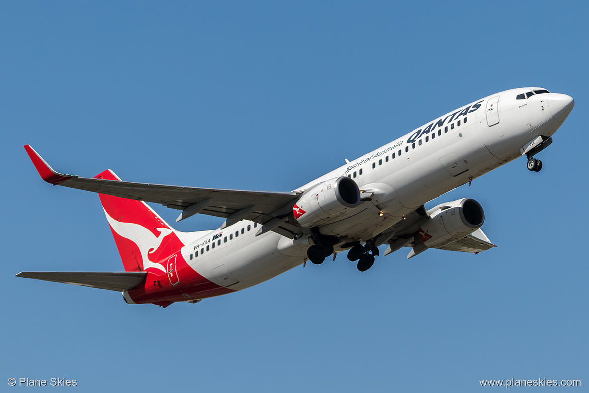 Qantas Boeing 737-800 VH-VXA at Melbourne International Airport (YMML/MEL) Qantas Boeing 737-800 VH-VXA at Melbourne International Airport (YMML/MEL)