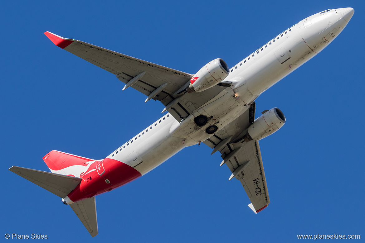 Qantas Boeing 737-800 VH-VZC at Melbourne International Airport (YMML/MEL)