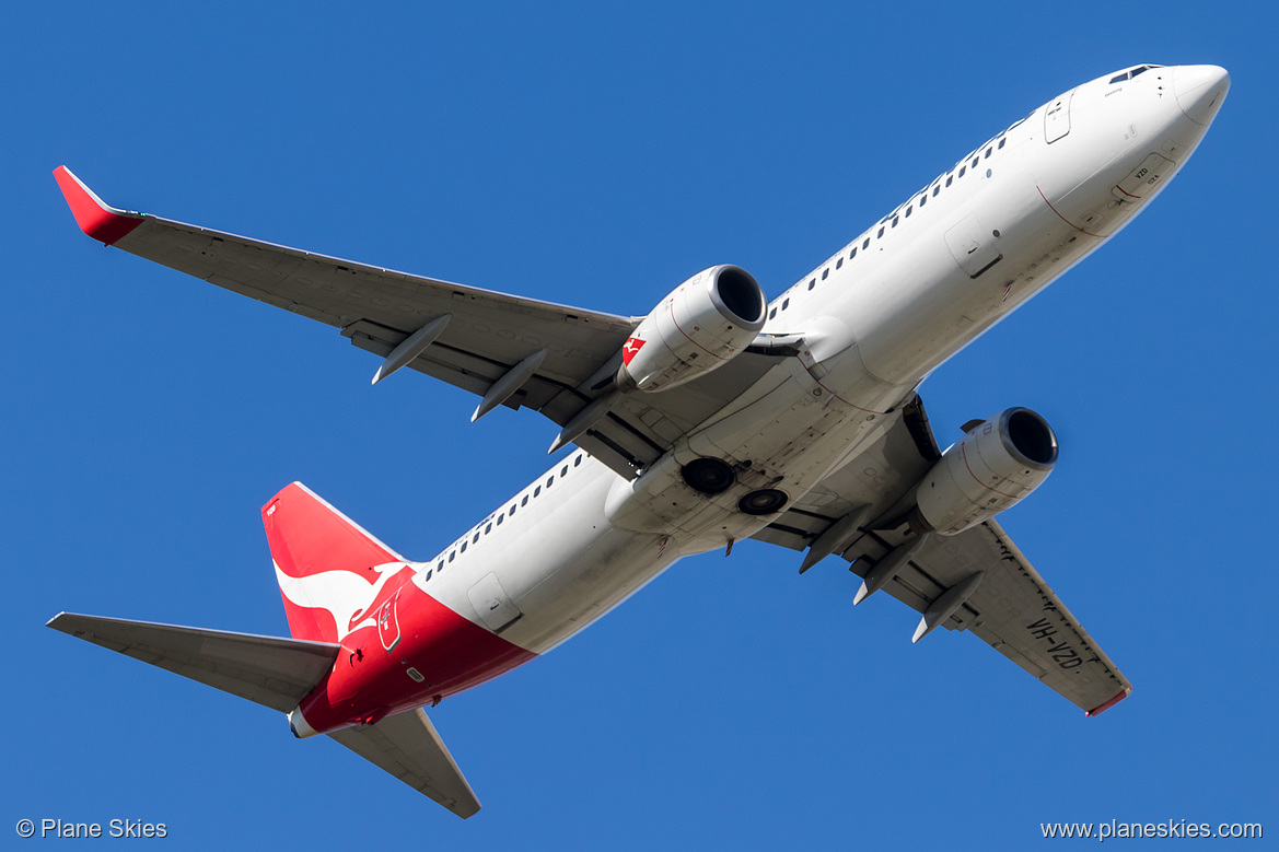 Qantas Boeing 737-800 VH-VZD at Melbourne International Airport (YMML/MEL) Qantas Boeing 737-800 VH-VZD at Melbourne International Airport (YMML/MEL)