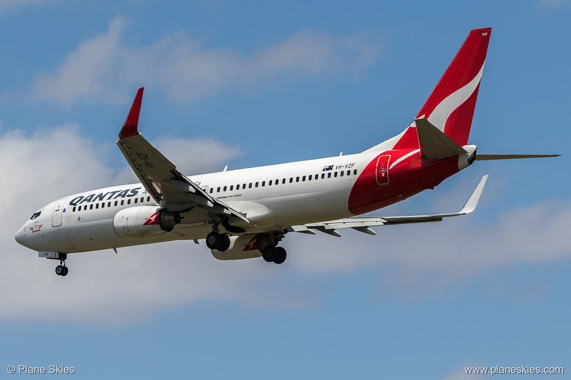 Qantas Boeing 737-800 VH-VZF at Melbourne International Airport (YMML/MEL) Qantas Boeing 737-800 VH-VZF at Melbourne International Airport (YMML/MEL)